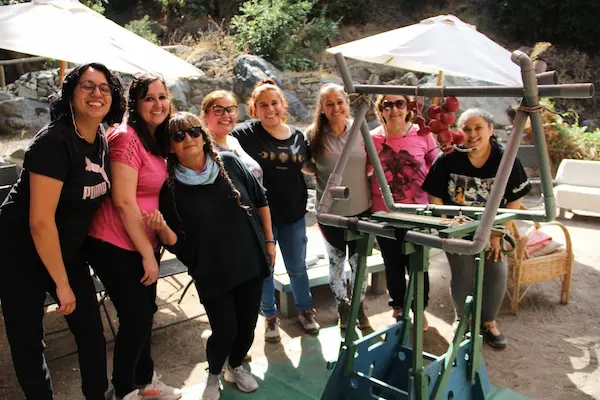 varias personas en actividades de integración