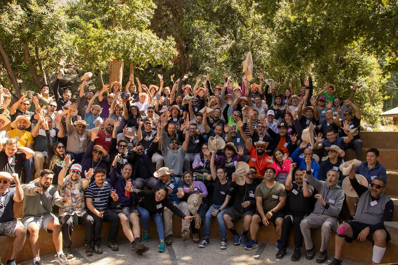grupo de personas en actividad al aire libre