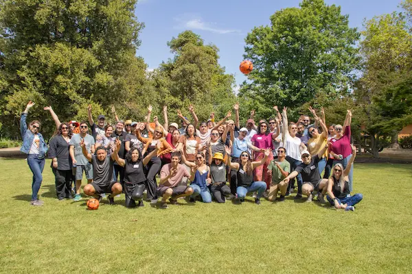 grupo de personas en actividad al aire libre