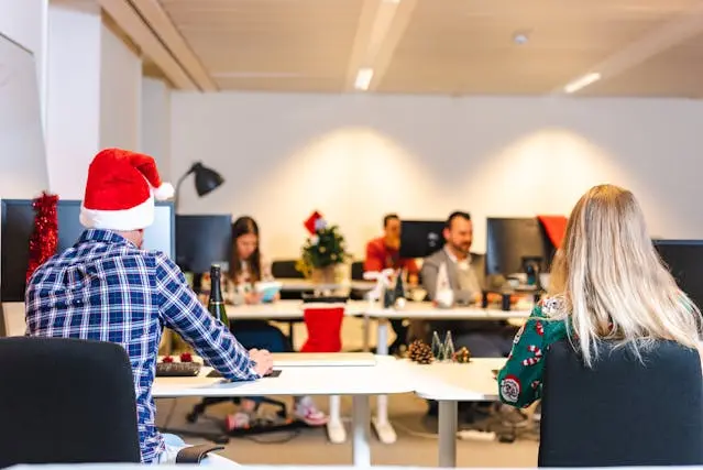 organizar una fiesta de Navidad en la oficina