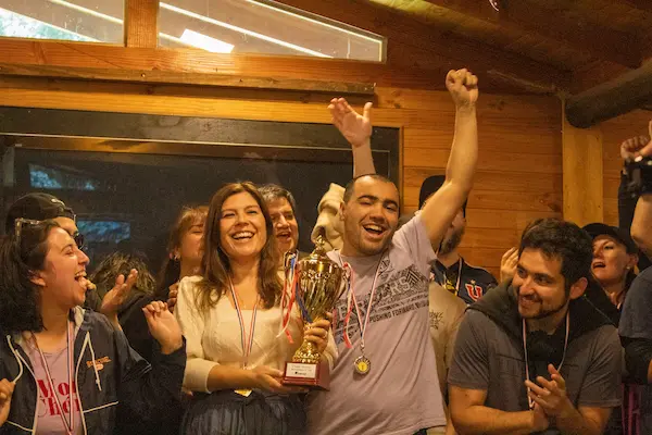 personas en actividad al aire libre