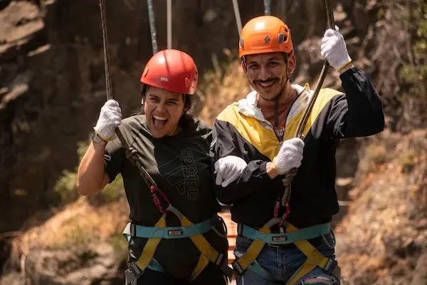 personas en actividad al aire libre