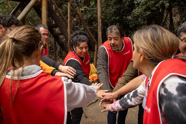 personas en actividad al aire libre
