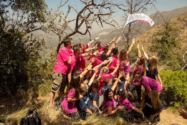 varias personas en actividad al aire libre