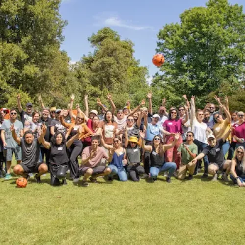 grupo de personas en actividad al aire libre